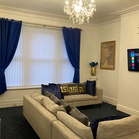 Agapi Apartment - Sea View Sleeps Ten Blackpool Kültér fotó